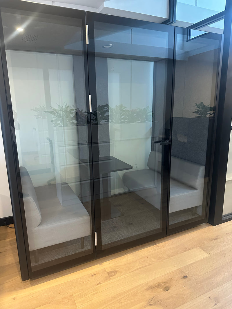 B.Quiet 2-4 Person Acoustic Meeting Pod