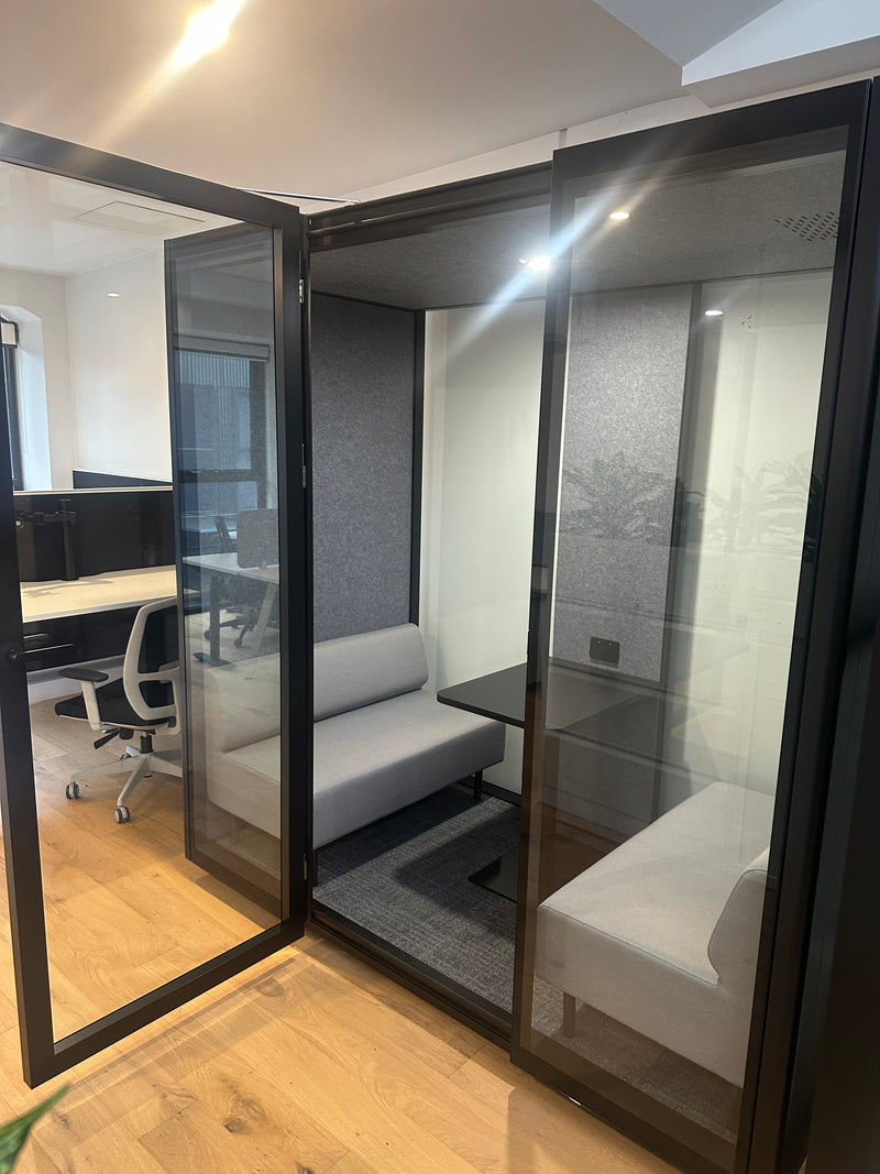 B.Quiet 2-4 Person Acoustic Meeting Pod
